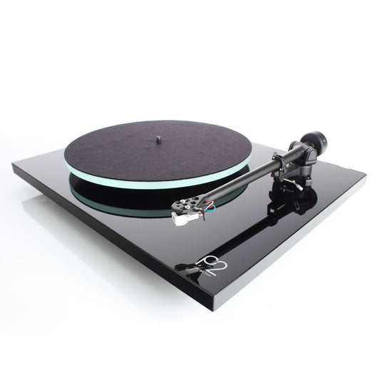 RegaPlanar 2 Turntable with Premounted Carbon MM Cartridge (Gloss Black)