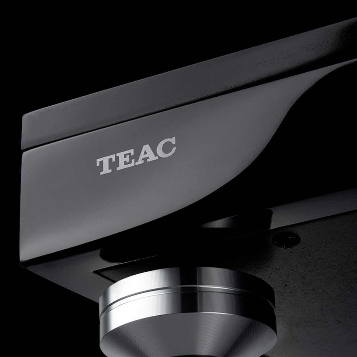 TEACTN-5BB Balanced Belt-Drive Turntable with Pre-Installed Ortofon 2M Red MM Cartridge