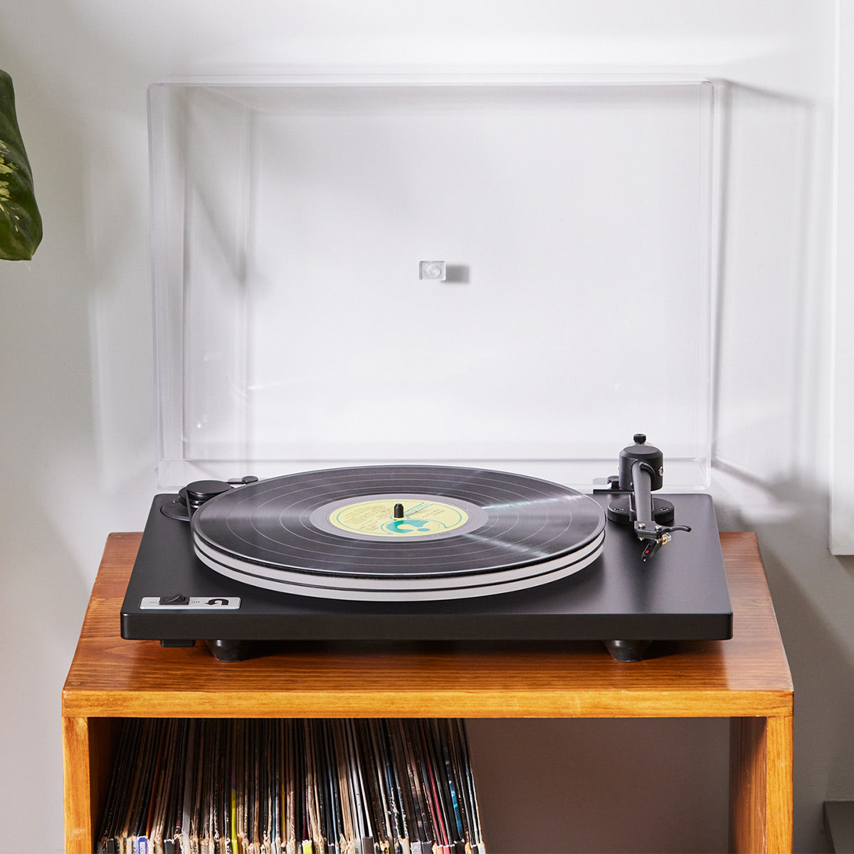 UTurn Audio Orbit 2 Plus Turntable with Ortofon OM 5E Cartridge (Black)