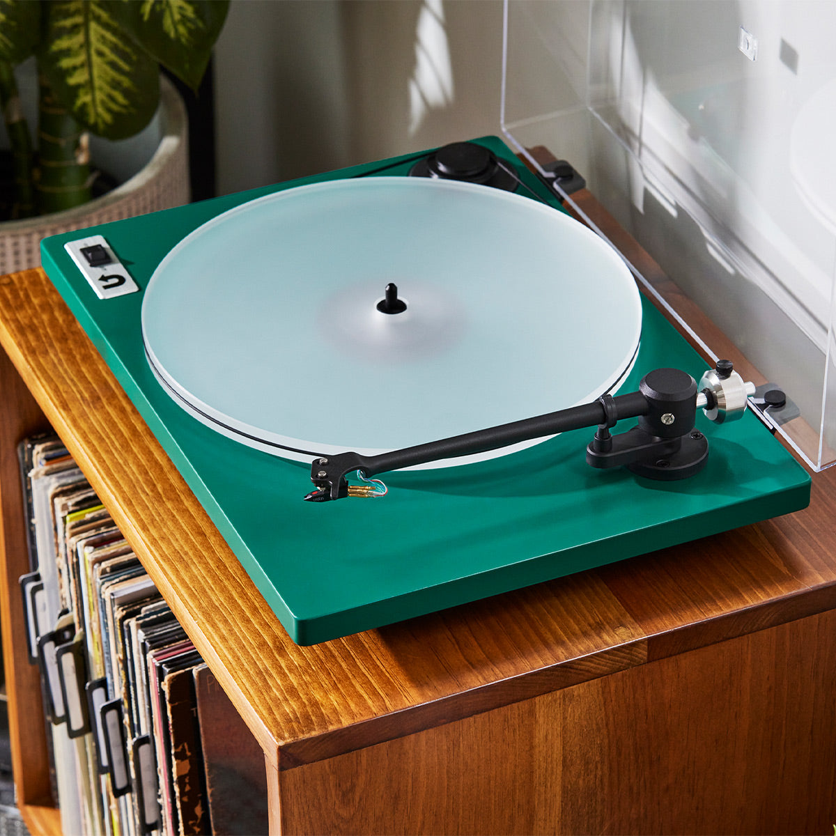 UTurn Audio Orbit 2 Plus Turntable with Built-in Preamp and Ortofon OM 5E Cartridge (Green)