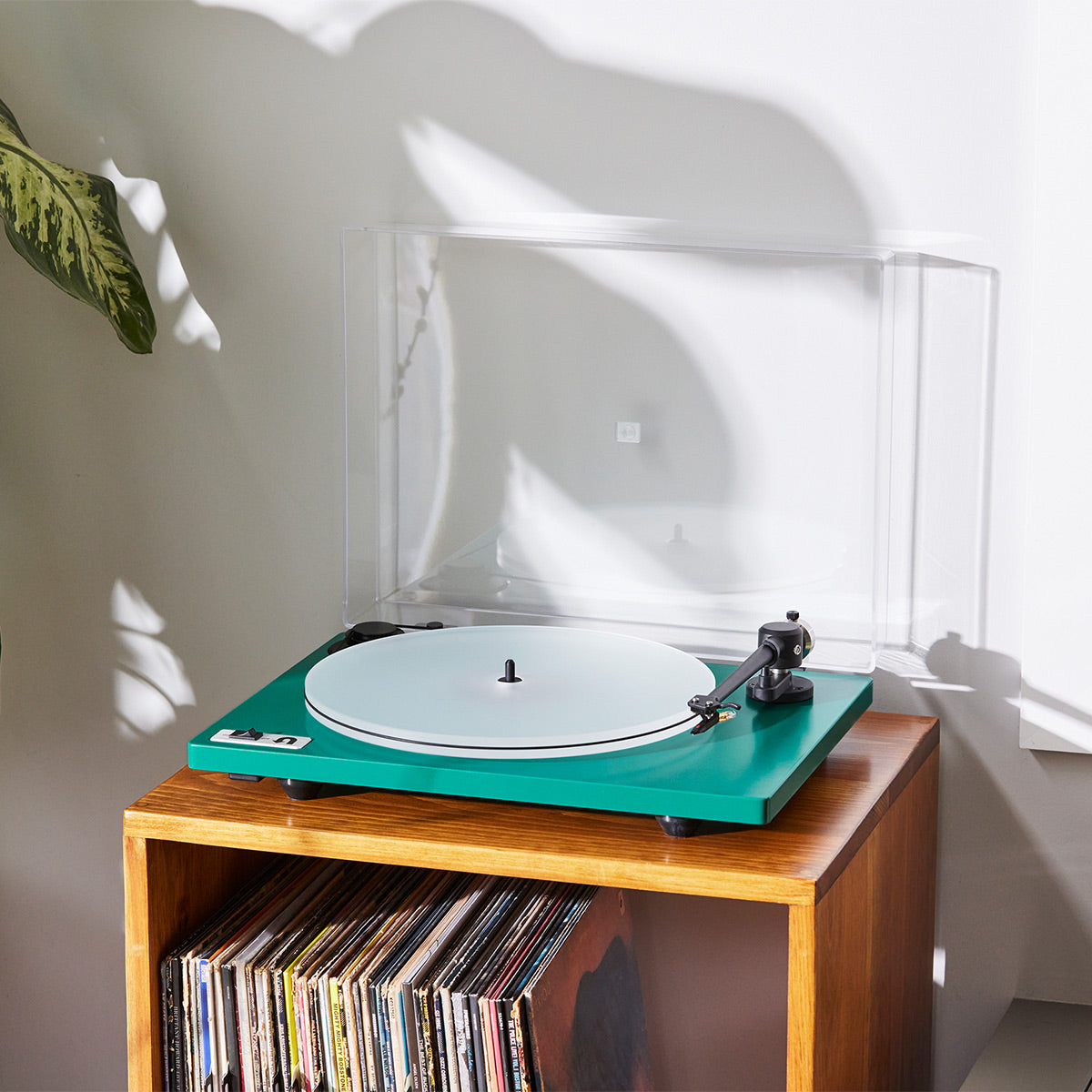 UTurn Audio Orbit 2 Plus Turntable with Built-in Preamp and Ortofon OM 5E Cartridge (Green)
