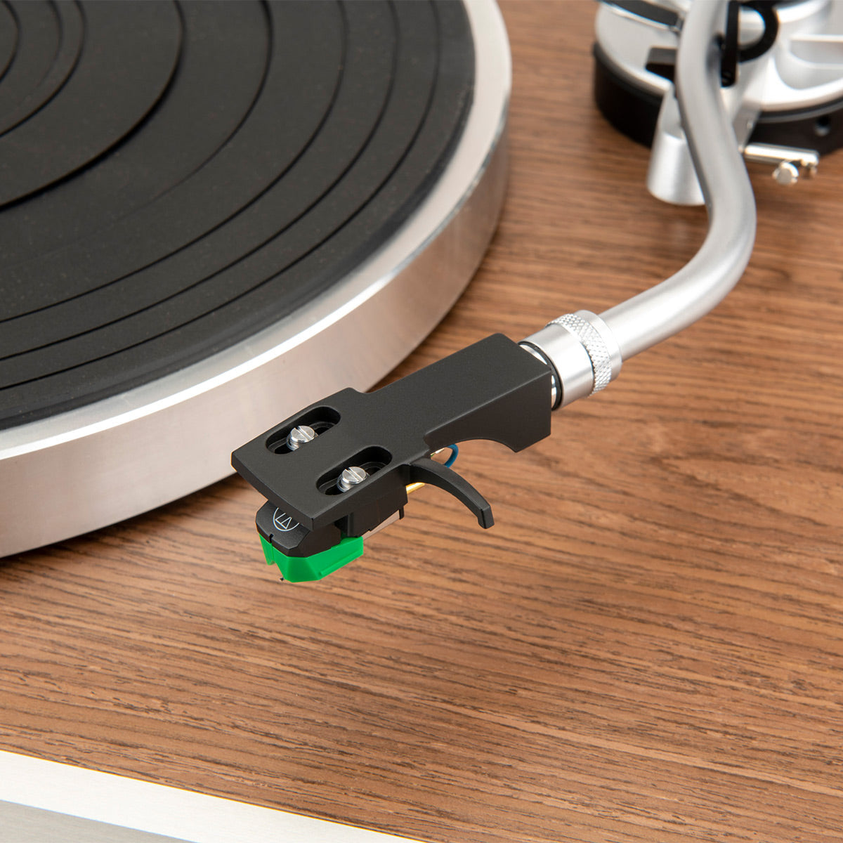 JBLTT350 Classic Direct Drive Turntable with Pre-Installed Audio Technica Cartridge