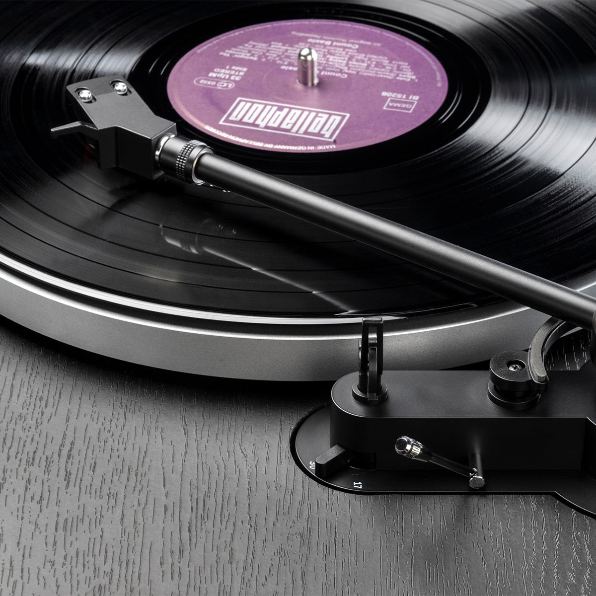 DualCS 529 Fully Automatic 3-Speed Turntable with Bluetooth (Black Veneer)