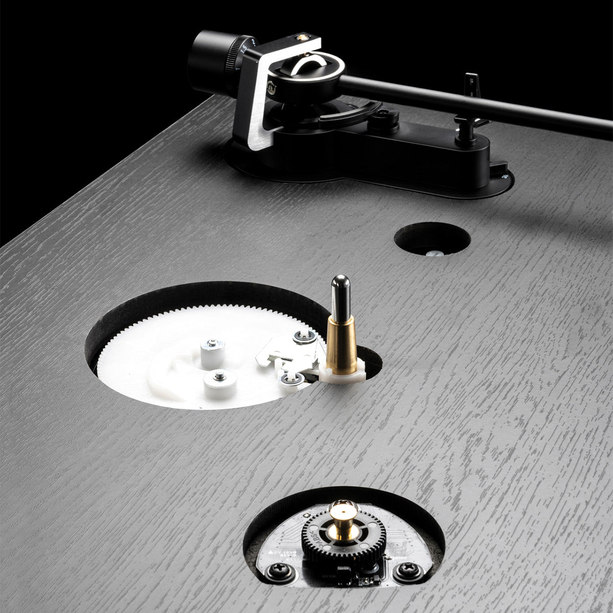 DualCS 529 Fully Automatic 3-Speed Turntable with Bluetooth (Black Veneer)