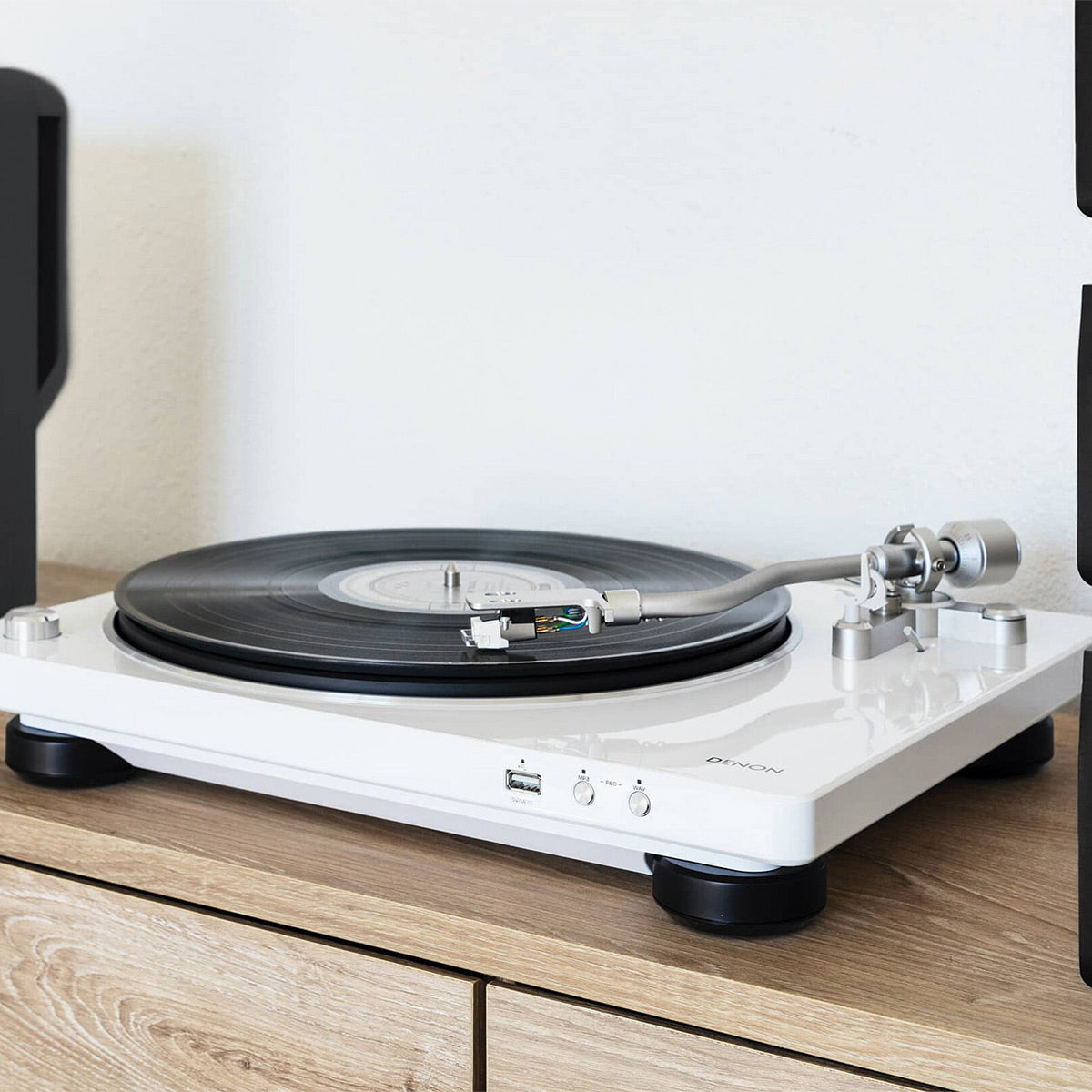 DenonDP450USB Turntable White