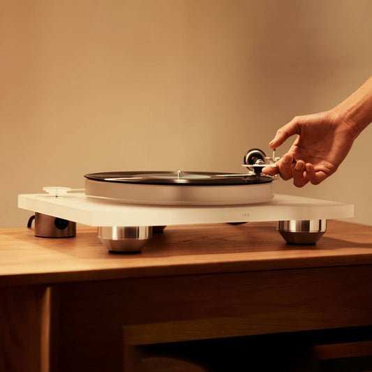 MarantzTT-15S1 Precision Belt Drive Turntable with Cartridge (White)