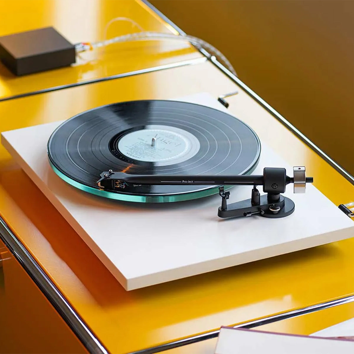 ProJect T2 Turntable (Satin White)