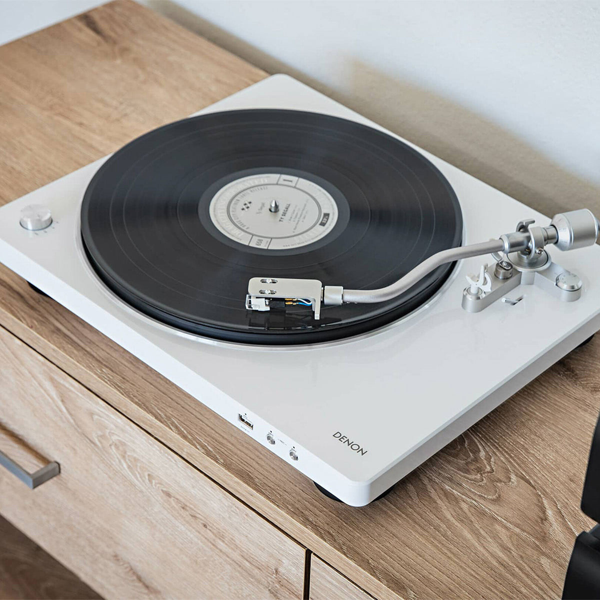 DenonDP450USB Turntable White