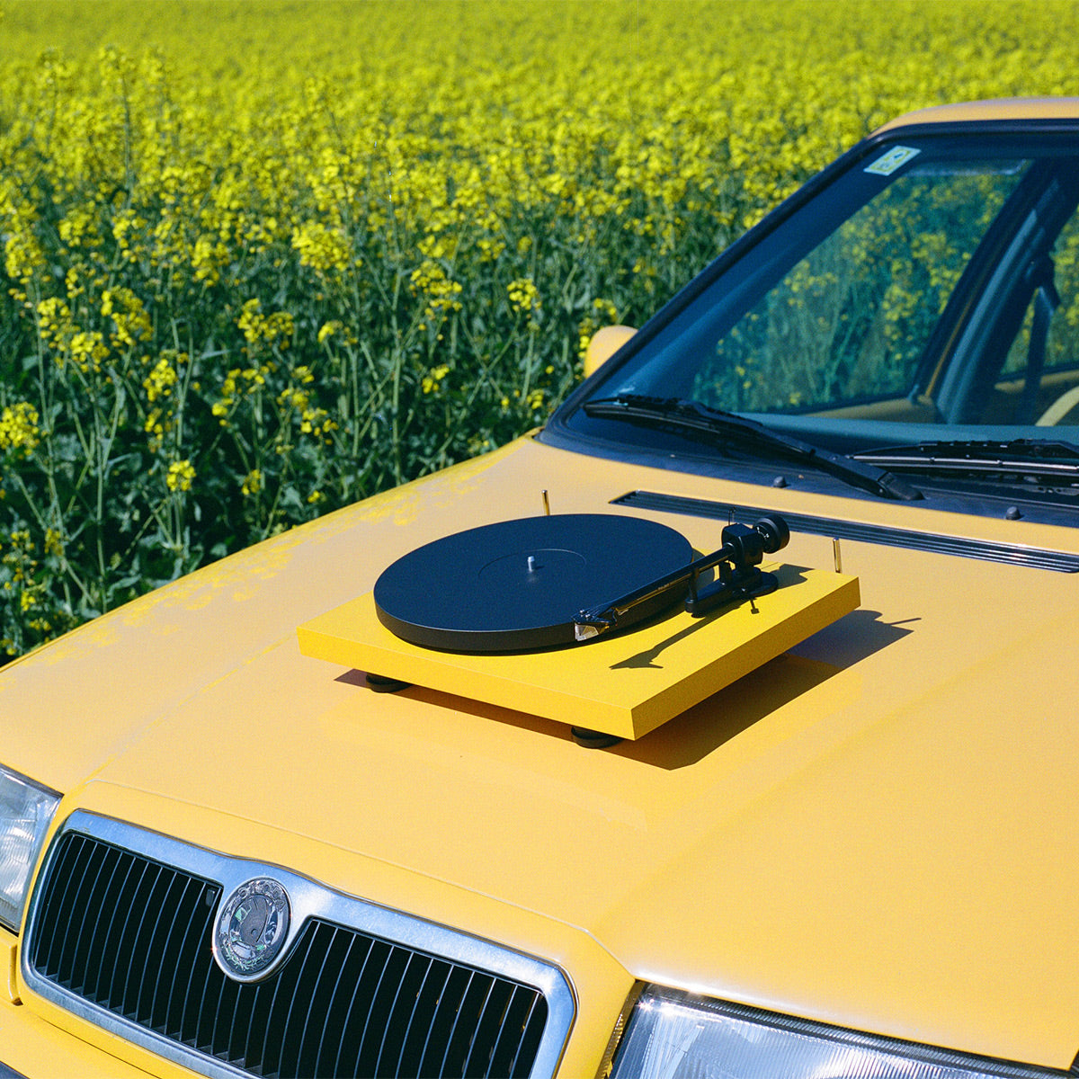 ProJect Debut Evo 2 Turntable (Satin Yellow)
