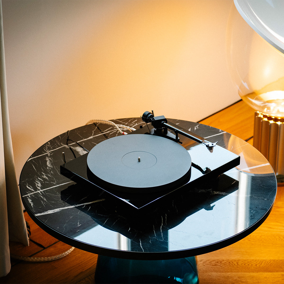 ProJect Debut Evo 2 Turntable (Gloss Black)