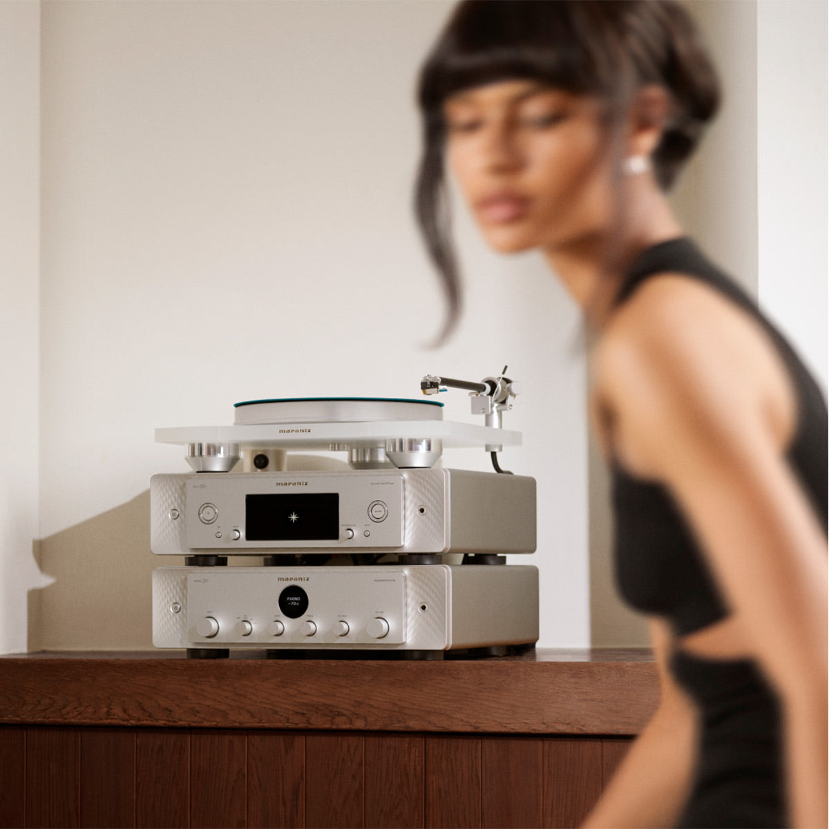 MarantzTT-15S1 Precision Belt Drive Turntable with Cartridge (White)